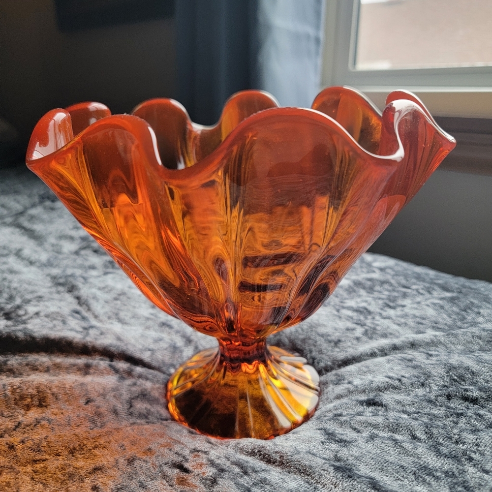 Vintage Large L.E. Smith Amberina/Orange Ruffled Pedestal Compote